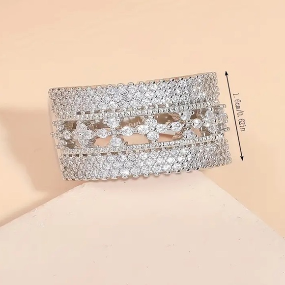 💍🎉 Luxurious Princess Multilayer Stacked Wide Face Ring - Bands with Zirconia - Picture 2 of 7